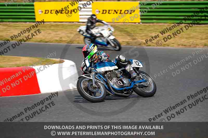 Vintage motorcycle club;eventdigitalimages;mallory park;mallory park trackday photographs;no limits trackdays;peter wileman photography;trackday digital images;trackday photos;vmcc festival 1000 bikes photographs